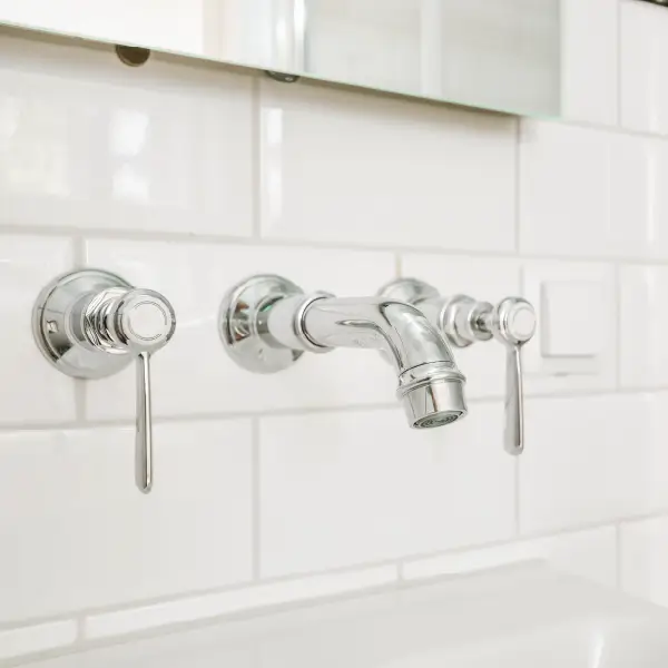 Wall mounted bathroom faucet